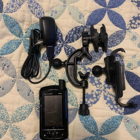 Skycaddie SGX large screen with charger cart attachment and case - Picture 3 of 5